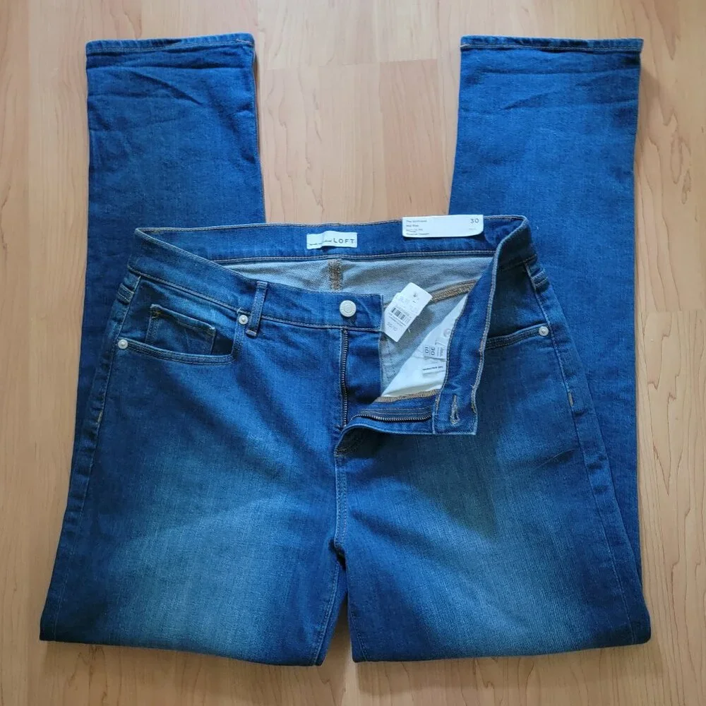 NWT LOFT Girlfriend Mid Rise Jeans in Original Mid Indigo Wash Regular Fit - 30 - Picture 3 of 14